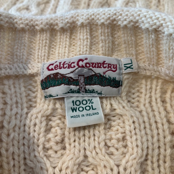 Never worn vintage Celtic Country wool cable knit sweater - Picture 9 of 9